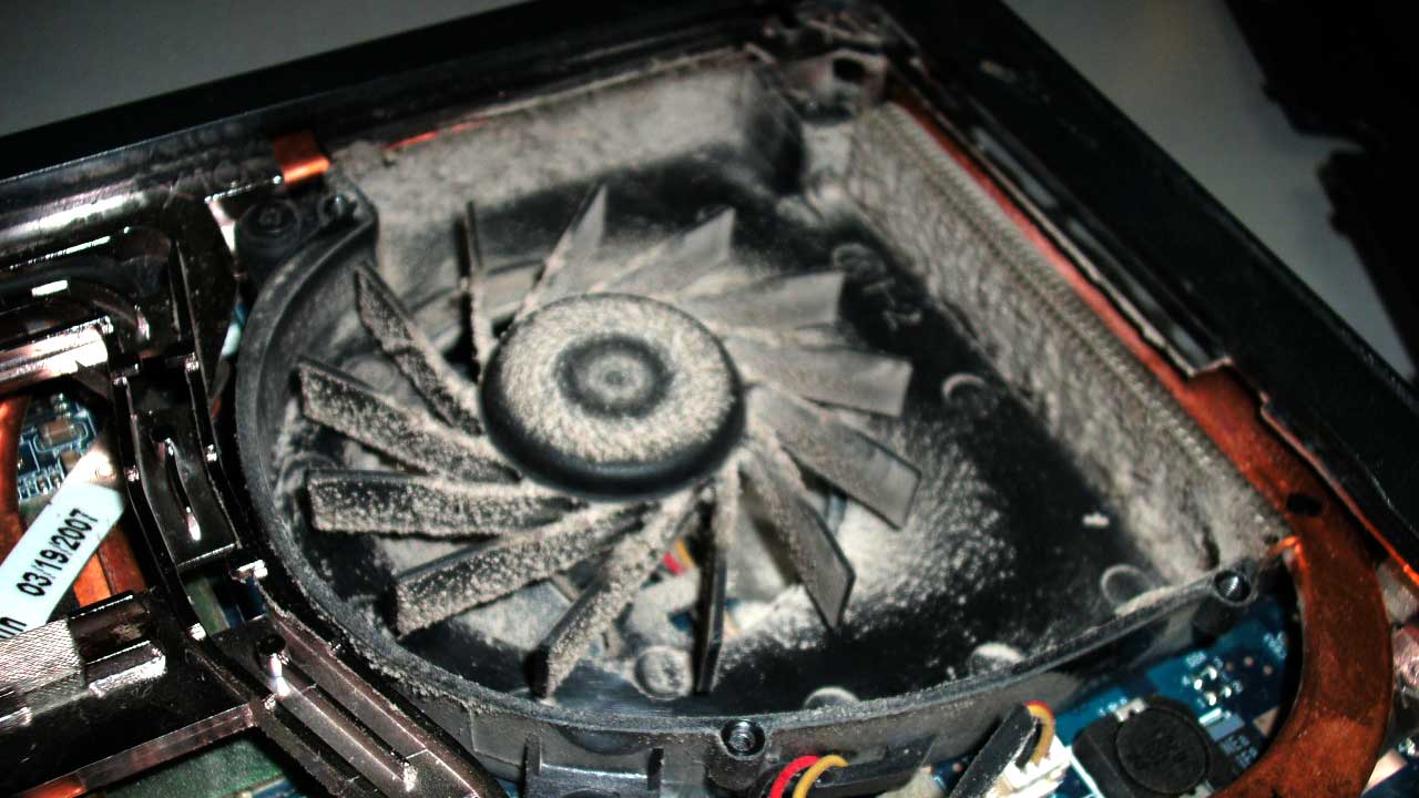 Чистка ноутбука от пыли в Полтаве